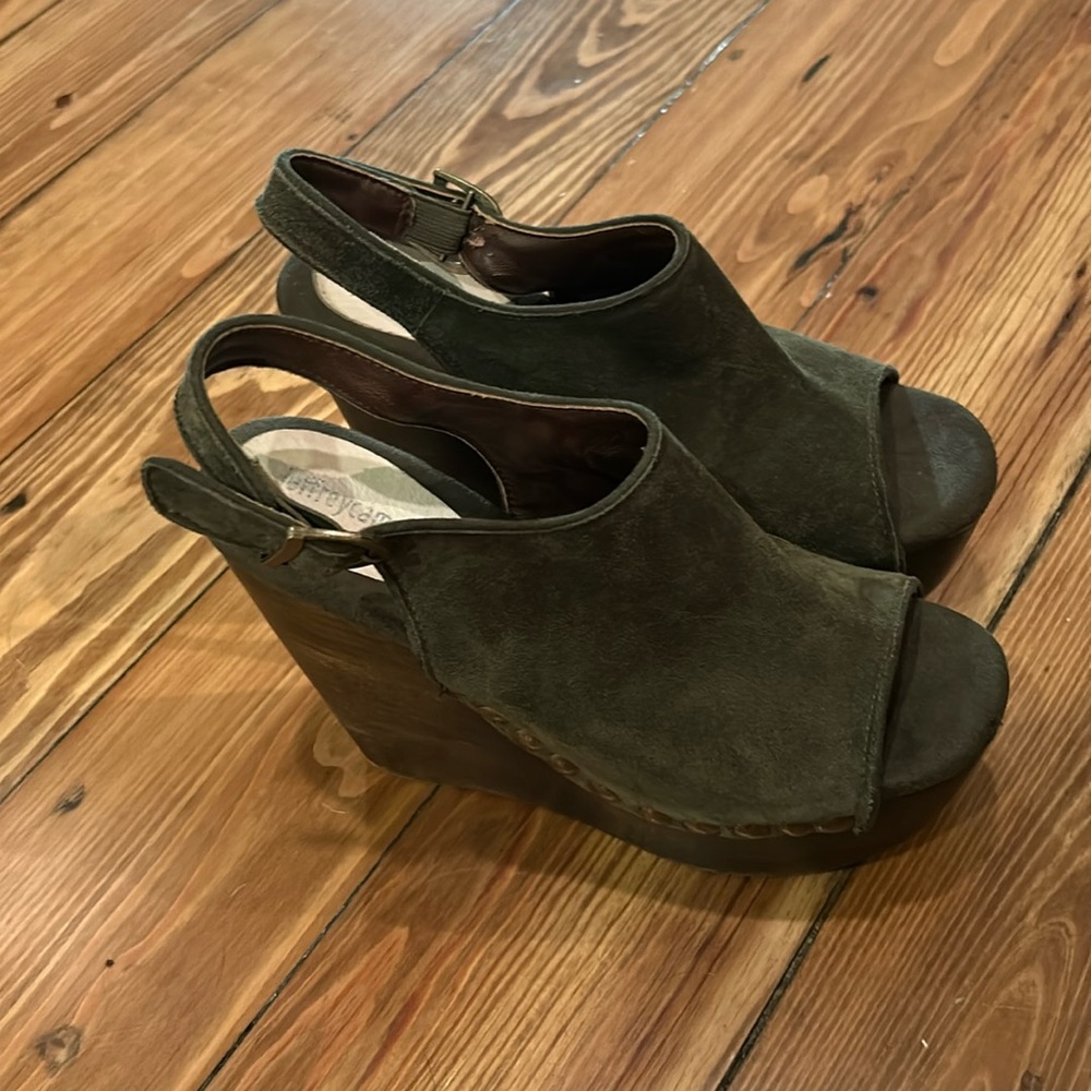 Wedge shoes